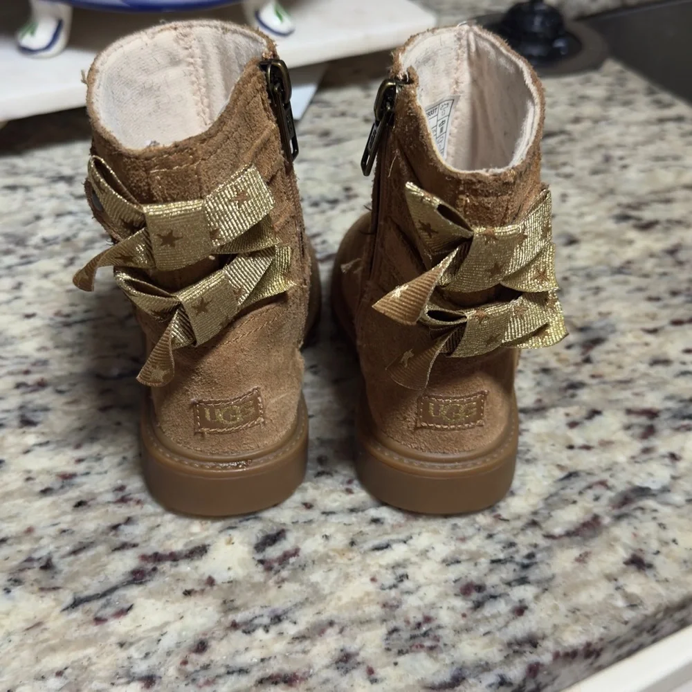 UGG Toddler Tan Boots with Durable Sole Sz‎ 7
